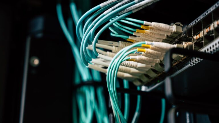 SD-WAN- Web Apparato che connette fibre ottiche