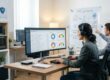 Due persone che controllano la cybersecurity in ufficio
